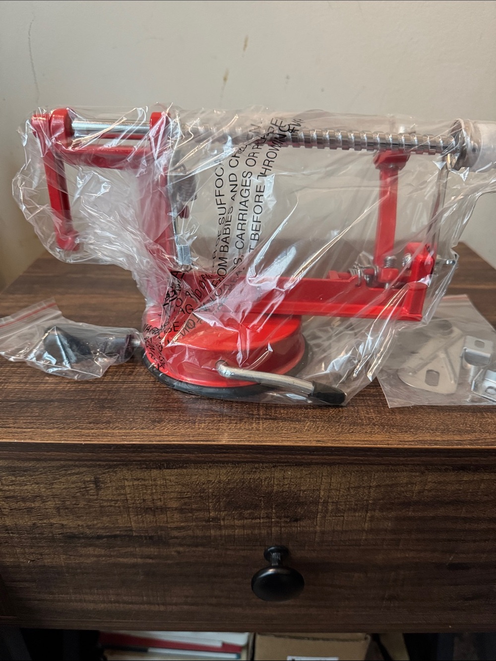 Brand New Apple Peeler Corer Slicer – Red - Picture 4 of 7